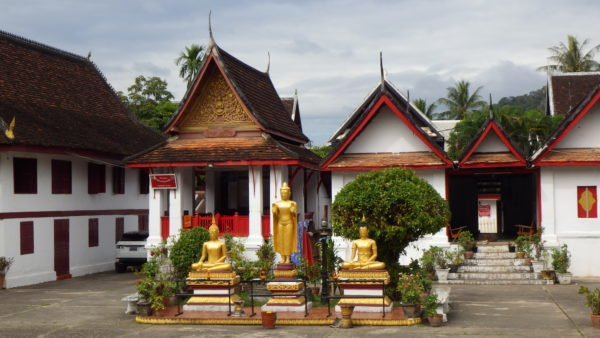 洞窟に行く船旅の途中